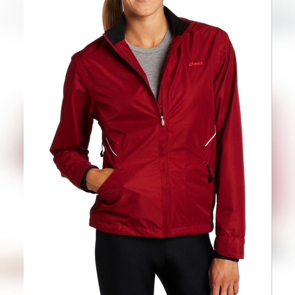 ASICS Women's Storm Shelter Jacket. Color Rumba. Size Medium. Good preowned cond